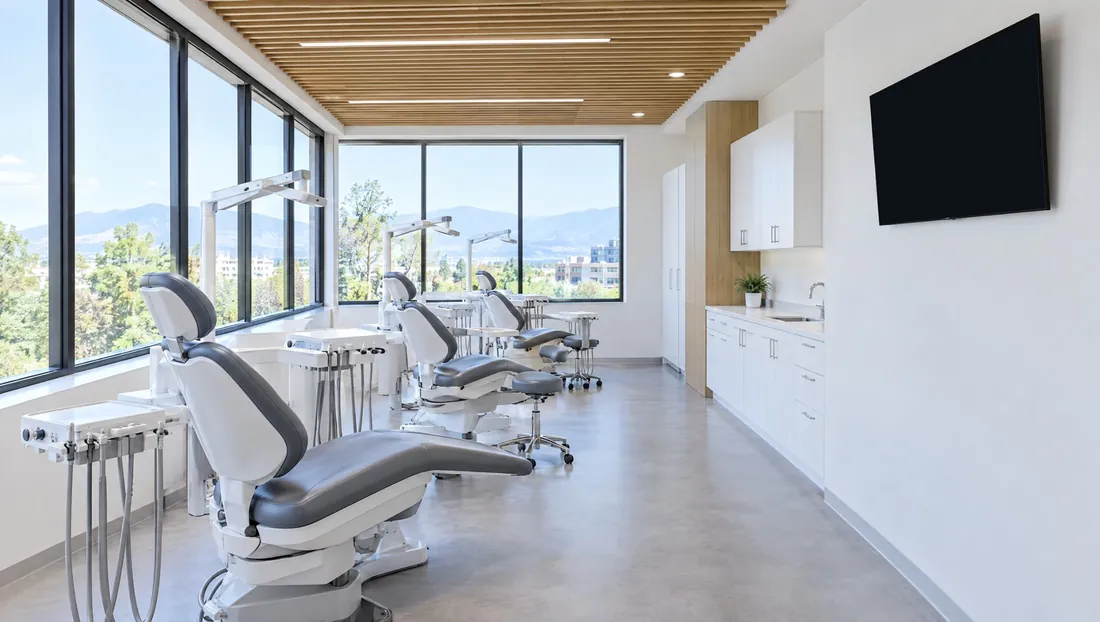 Orthodontic treatment bay: Something to watch from the chair: celebrations and referrals